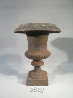 Little Old Vase Medici Cast Iron Age XIX