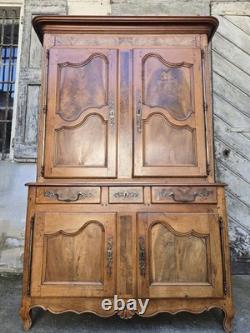 Louis XV period two-part buffet in solid walnut, 18th century