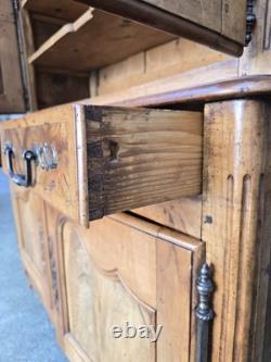 Louis XV period two-part buffet in solid walnut, 18th century