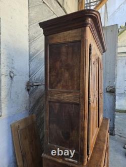 Louis XV period two-part buffet in solid walnut, 18th century