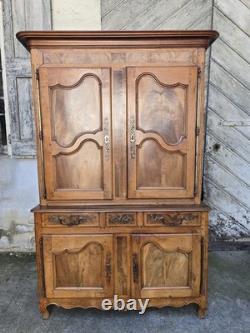 Louis XV period two-part buffet in solid walnut, 18th century