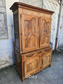 Louis XV period two-part buffet in solid walnut, 18th century