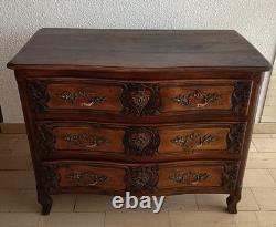 Lyonnais Commode in Walnut from the 18th Century