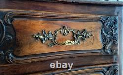 Lyonnais Commode in Walnut from the 18th Century