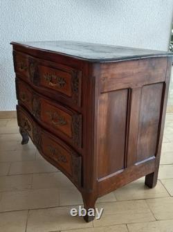 Lyonnais Commode in Walnut from the 18th Century