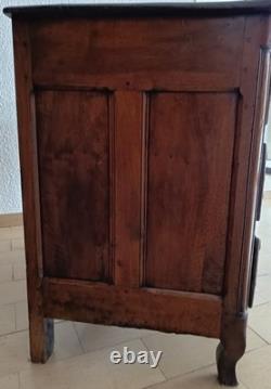 Lyonnais Commode in Walnut from the 18th Century