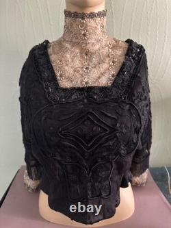 Magnificent Belle Époque jet and sequined corsage with embroidered floral silk lace, 1910