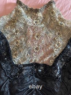 Magnificent Belle Époque jet and sequined corsage with embroidered floral silk lace, 1910
