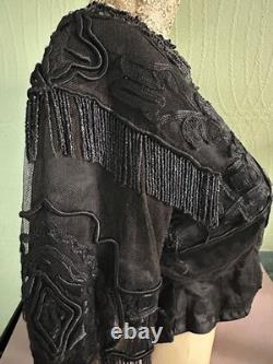 Magnificent Belle Époque jet and sequined corsage with embroidered floral silk lace, 1910