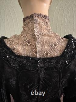 Magnificent Belle Époque jet and sequined corsage with embroidered floral silk lace, 1910