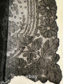 Magnificent antique black Leavers lace mounted as a Belle Époque skirt, 68 cm size