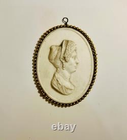 Medallion in biscuit. Poppea wife of Nero. Antique bust. 19th century.