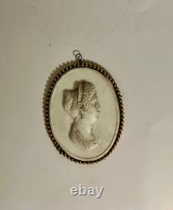 Medallion in biscuit. Poppea wife of Nero. Antique bust. 19th century.