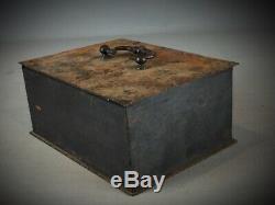 Old Little Box Caisse Strong Iron With Its Key Epoque End XIX