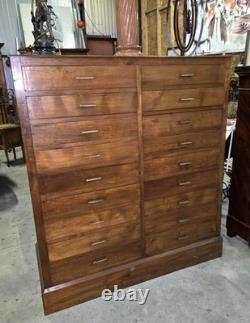 Old tradesman’s chest of drawers in solid oak, 19th century