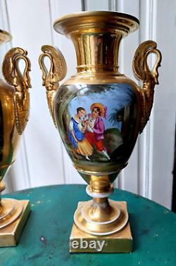 PAIR OF MEDICI VASES IN PARIS PORCELAIN, 19TH CENTURY PERIOD