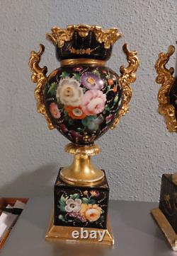 PAIR OF MEDICIS VASES LOUIS PHILIPPE IN OLD PARIS PORCELAIN 19TH CENTURY