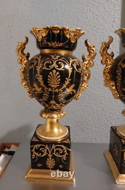 PAIR OF MEDICIS VASES LOUIS PHILIPPE IN OLD PARIS PORCELAIN 19TH CENTURY