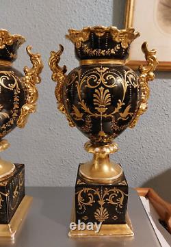 PAIR OF MEDICIS VASES LOUIS PHILIPPE IN OLD PARIS PORCELAIN 19TH CENTURY