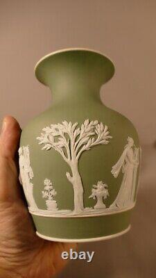 Pair Of Vases Wedgwood In Jasperware, Scene At The Ancient, Era Xixth