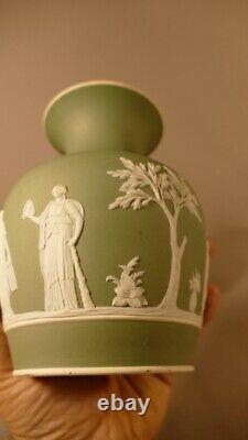 Pair Of Vases Wedgwood In Jasperware, Scene At The Ancient, Era Xixth