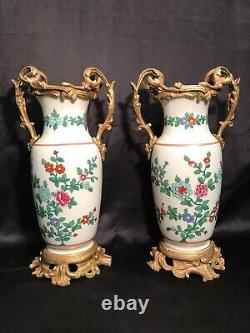 Pair of porcelain and bronze vases from the Napoleon III period, 19th century