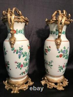 Pair of porcelain and bronze vases from the Napoleon III period, 19th century