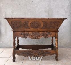 Provençal dough mixer in walnut from the 18th century