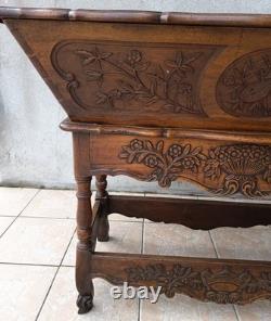 Provençal dough mixer in walnut from the 18th century