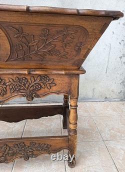 Provençal dough mixer in walnut from the 18th century