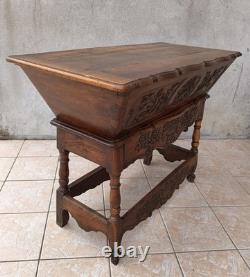 Provençal dough mixer in walnut from the 18th century