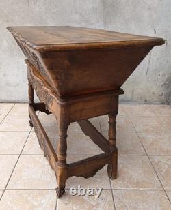 Provençal dough mixer in walnut from the 18th century