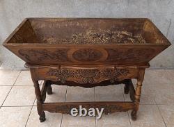 Provençal dough mixer in walnut from the 18th century