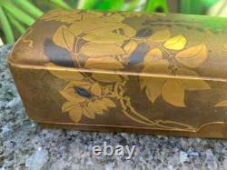 Rectangular lacquer box with wisteria decoration Japan, Meiji period