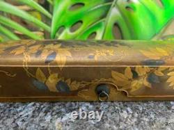 Rectangular lacquer box with wisteria decoration Japan, Meiji period