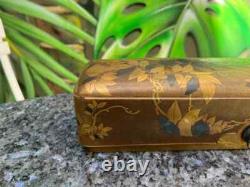 Rectangular lacquer box with wisteria decoration Japan, Meiji period