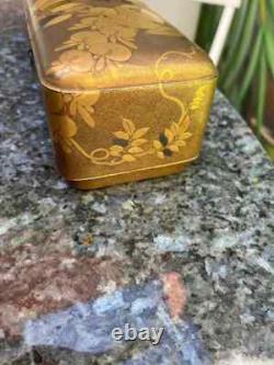 Rectangular lacquer box with wisteria decoration Japan, Meiji period