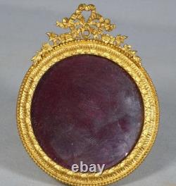 Round Louis XVI picture frame in chiselled and gilded bronze, late 19th century