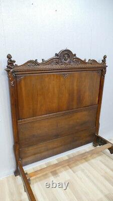 Sculpted Walnut Bed With Mascarons And Leaves Of Acanthe 140190 Era Xixth