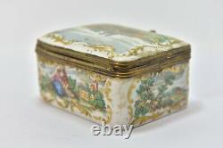 Sèvres Porcelain Box With Gallant Scenes And Landscapes From The 19th Century