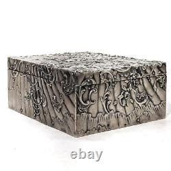 Silver box from the 19th century finely chiseled with arabesques