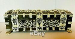 Small Box Indo-portuguese Richly Decorated Engraved Characters, Time XIX