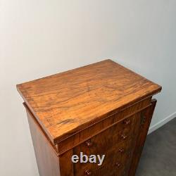 Small English Wellington chest of drawers in walnut veneer, Victorian 19th century