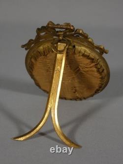Small oval photo frame in gilded bronze, Louis XVI style, 19th century