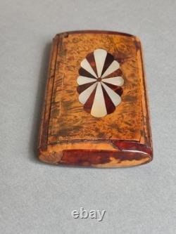 Snuffbox in burl with a mother-of-pearl decorated lid, 19th century period