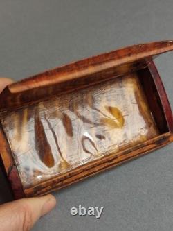 Snuffbox in burl with a mother-of-pearl decorated lid, 19th century period