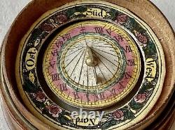 Sun-shaped Dial-in Compass Of Wood Pocket - Polychrome Paper Science Period 19th