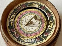 Sun-shaped Dial-in Compass Of Wood Pocket - Polychrome Paper Science Period 19th