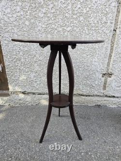 Three-legged mahogany guéridon with tilt-top, Directoire period / early 19th century
