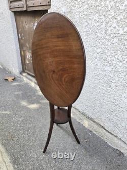 Three-legged mahogany guéridon with tilt-top, Directoire period / early 19th century